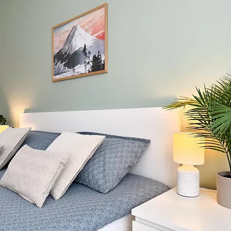 Bright Modern Apartment, 100m From Hall & Old Town