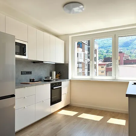 Bright Modern Apartment, 100m From Hall & Old Town Διαμέρισμα