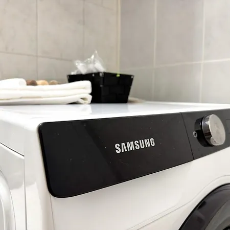 Bright Modern Apartment, 100m From Hall & Old Town *