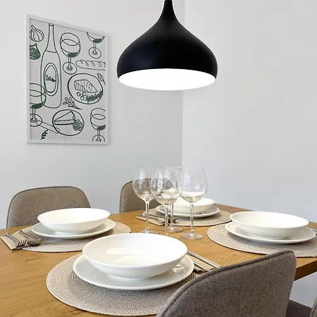 Lejlighed Bright Modern Apartment, 100m From Hall & Old Town *