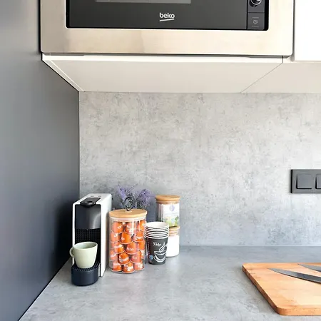 Bright Modern Apartment, 100m From Hall & Old Town Διαμέρισμα *