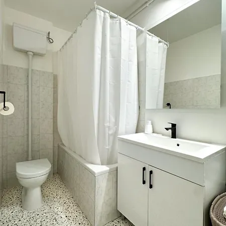 Bright Modern Apartment, 100m From Hall & Old Town Lejlighed *